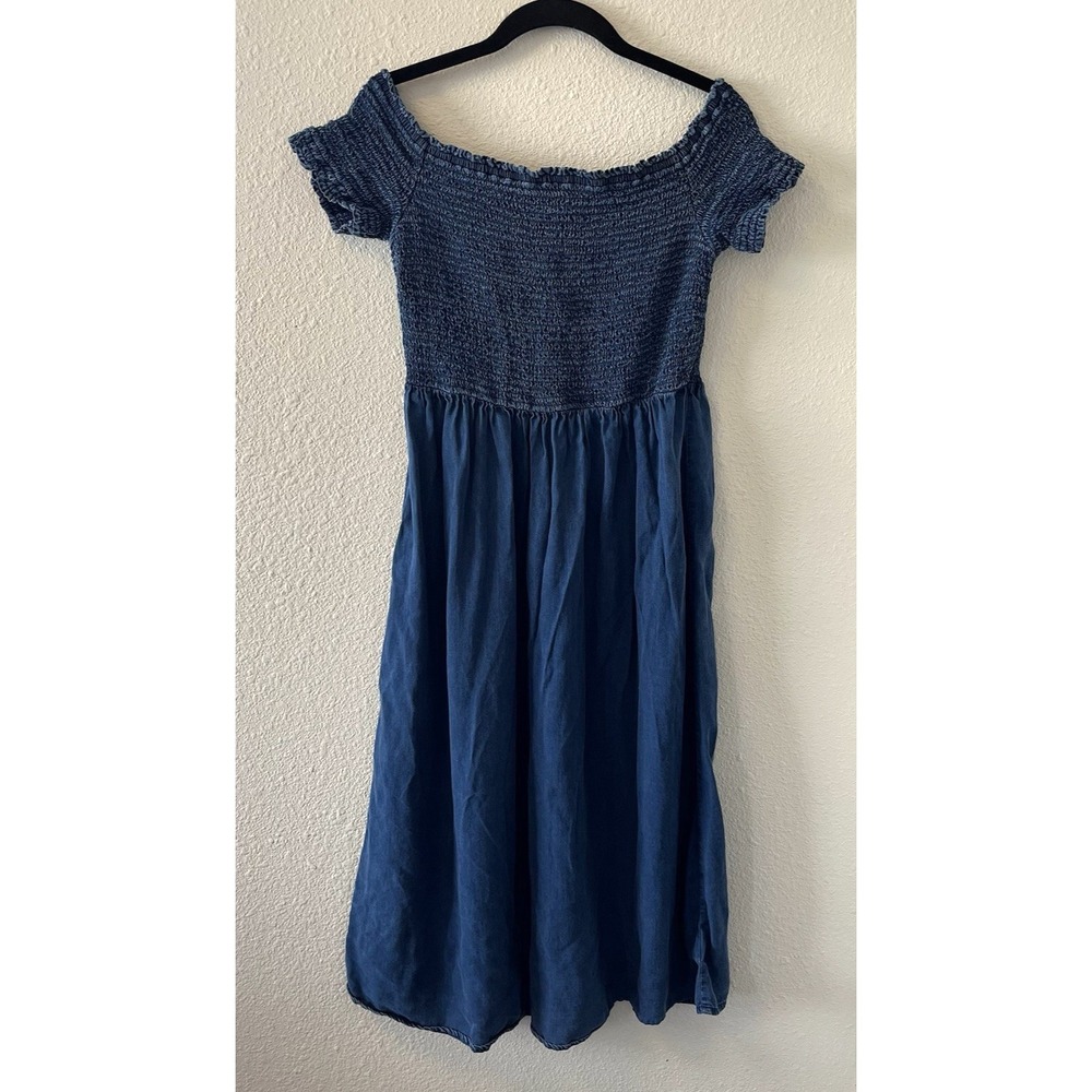 Old Navy Midi Dress Womens Medium Blue Chambray Smocked Off The Shoulder Prairie